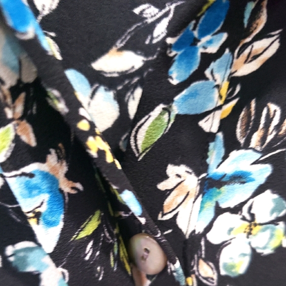 J. Jill Long Sleeve Longlined Floral Button Down Tiered Layed Hem Top, Size M - Picture 3 of 12